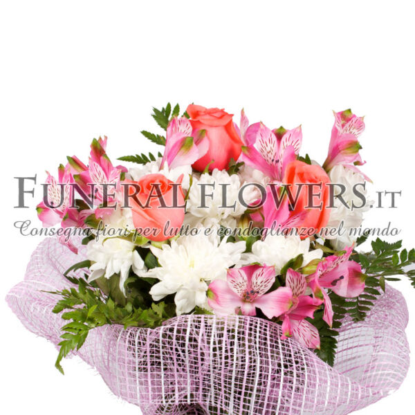 Bouquet di fiori funebri sulle tonalità chiare