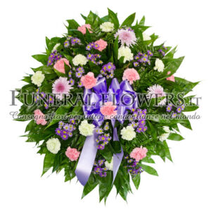 Corona funebre di fiori sui toni del viola giallo e rosa