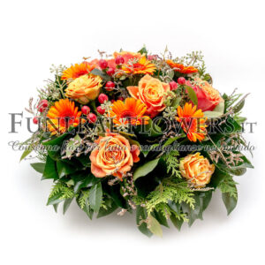 Composizione funebre di fiori arancio