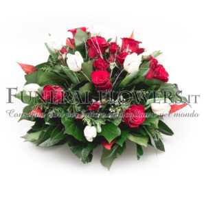 Composizione funebre di rose rosse e fiori bianchi