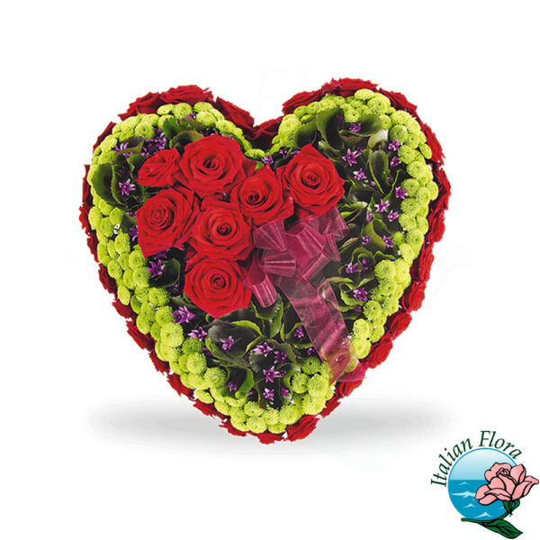 Cuore funebre con fiori colorati e rose rosse
